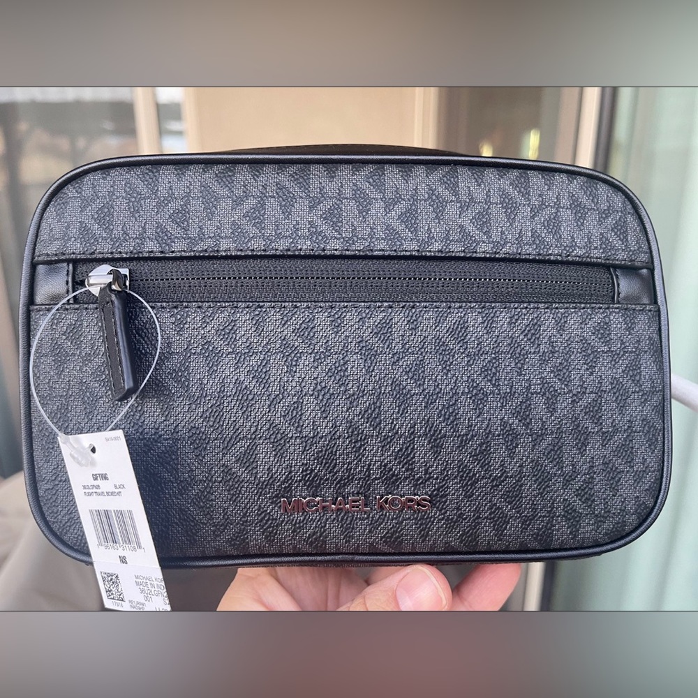 Michael Kors 3-In-1 Logo Travel Gift Set, New in Gift Box - Picture 10 of 15